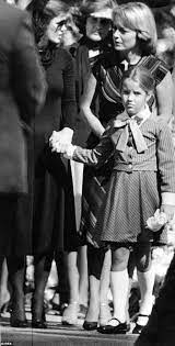 We did not find results for: Pin On Elvis The King Is Gone 1977