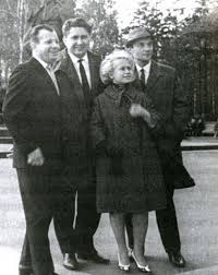 Александра пахмутова в 12 лет 1957. Zvezda Po Imeni A Pahmutova Muzyka
