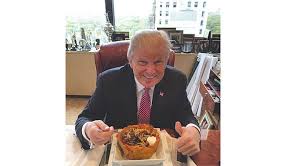 وجبة ترامب المفضلة تدخل حملاته الانتخابية