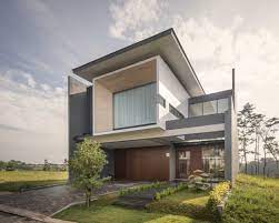 Khusus untuk desain, denah, foto atau gambar model rumah minimalis sederhana dan juga yang berkarakteristik modern cenderung mewah bisa dirangkum dalam gaya terbaik yang sudah jelas dipaparkan semuanya disini. Arsitektur Rumah Modern Minimalis Karya Rakta Studio Yang Keren Dan Elegan Arsitag