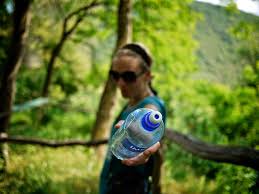 Boire trop d'eau peut vous emmener à l'intoxication a l'eau, ou le taux de na dans le sang deviens trop bas. Boire Beaucoup D Eau Est Ce Bien Necessaire