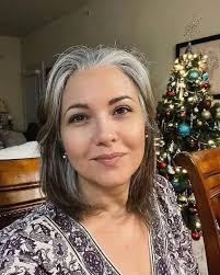 I know I won't get a text cus I'm too old and ugly...😢😢