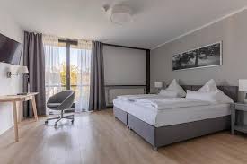 The hermannsweg is only a few steps away and the neuland hiking trail starts and ends directly at your doorstep. Hotel Haus Neuland Deutschland Bielefeld Booking Com