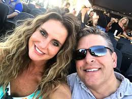 Iowa couple aided wounded as they fled Vegas shooter