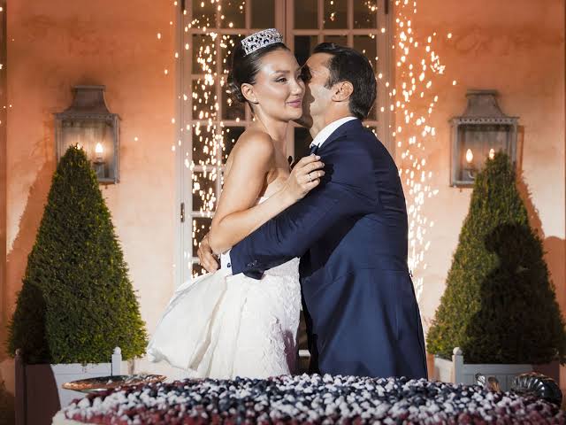 Las fotos no vistas de la boda de Carlota Cortina, nieta de Alicia  Koplowitz, y Eugenio Gallego: una tiara de princesa, 2 vestidos y una  celebración inolvidable