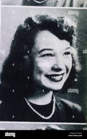 SHIRLEY MacLAINE.(Beaty) class 1952 Washington and Lee High School ,  Arlington , Va..k7370jkel.Supplied by Photos, inc.(Credit Image: © Supplied  By Globe Photos, Inc/Globe Photos/ZUMAPRESS.com Stock Photo