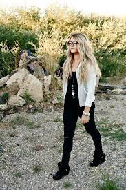 All Black With Neutral Sweater And Beach Waves Wedges Outfit Beauty Clothes Outfits