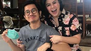 Untuk curhat konflik di keluarganya, bams bersama saudara dan ibunya sampai mendatangi pengacara hotman paris. 426axw2fzlk5bm