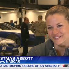 In recent years, nascar reduced the number of members allowed in its pit crews from six people to five. Meet Christmas Abbott Nascar S First Female Pit Crew Member Sbnation Com