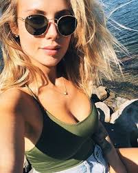 Born 21 april 1994) is a swedish professional footballer who plays for werder bremen and the swedish national team as. Wm 2018 Das Sind Die Spielerfrauen Der Schweden Dem Vorrunden Gegner Der Deutschen Nationalmannschaft Express De