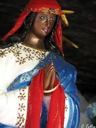 Protetora dos ciganos, santa sara kali, é considerada uma das tradições de seus ancestrais, sua imagem é levada por onde passam características de muitas culturas. Saint Sarah Santa Sara La Kali Sarah The Egyptian Sakshi Zion