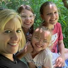 Amber Francisco's Instagram, Twitter & Facebook