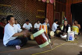 Kesemuanya tergabung sebagai media penerangan, dakwah, pendidikan, hiburan serta pemahaman filsafat. Wayang Malaysia