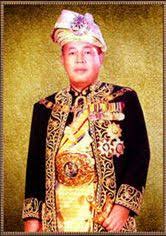 يڠدڤرتوان اݢوڠ‎), also known as the paramount ruler, the supreme head or the king, is the constitutional monarch and head of state of malaysia. 16 Senarai Yang Di Pertuan Agong Malaysia Dari Tahun 1957 Sekarang Selongkar10 African Royalty Fashion Graphic Sweatshirt