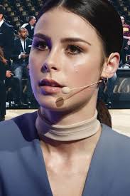 Er hat bisher drei studioalben ver. Lena Meyer Landrut Spricht Erneut Uber Ihren Freund Max Gala De