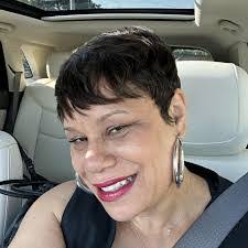 Edna Starks's Instagram, Twitter & Facebook