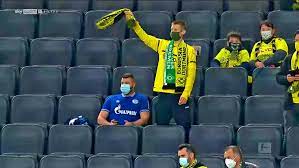 The revierderby between borussia dortmund and fc schalke 04 was another game for the history books. Beim Derby In Dortmund Schalke Fan Flieht Aus Stadion Bundesliga Sport Bild