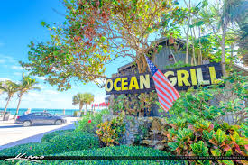 The restaurant s menu also features various starters, including fried mushrooms, shrimp cocktail, crab dips and onion. Sexton Plaza Beach Vero Beach Florida Ocean Grill Royal Stock Photo