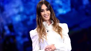 Tra le interviste in replica, quella a paolo bonolis e alla moglie silvia bruganelli, che su twitter continua a riscuotere grande successo. Verissimo Non Si Ferma Per Natale Ma Cambia Orario Il 26 Dicembre