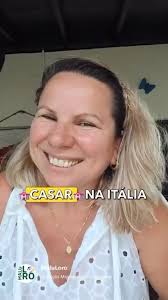 Um casamento digno de cena de cinema chamou atenção na Sicília, Itália.  Realizado no histórico Teatro Antico di Taormina, o evento viralizou depois  que o noivo surgiu de uma forma inusitada: suspenso