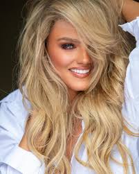 Mood because I arrive in Orlando, Florida to compete for the job of Miss  America in 100 DAYS! 🌼💛 Photo: @magicdreamsproductions H&MU: Me Smile:  @bigsmiledental__ Hair color/extensions: @oliviaporter08  @theavenuebarbersalon Tan: @caribbeancts ...