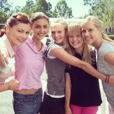 H2o Just Add Water The Cast Memebers H2o Mermaids H2o Mermaid Tails Mako Mermaids
