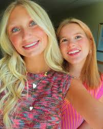 kendall flowers (@kendall_flowers5) • Instagram ဓာတ်ပုံများနှင့် ဗီဒီယိုများ