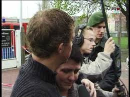 Diese frage beschäftigte die behörden nach dem schulmassaker von erfurt. Gutenberg Gymnasium In Erfurt Der Amoklauf Originalaufnahmen Youtube