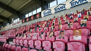 Interactive map and pictures of fc midtjylland home ground mch arena; Tausende Fans Sehen Den Danischen Spitzenreiter Fc Midtjylland Vom Auto Aus Jetzt Nach Welt