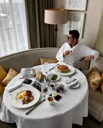 Flowers in cozy dining room. Four Seasons Hotel Toronto On Twitter Words Can T Espresso The Feeling Of Waking Up To Breakfast In The Comfort Of Your Room With In Room Dining Photo Michaelbiro Fstoronto Fourseasons Wakeupwithfs Https T Co Xmqpleqvii