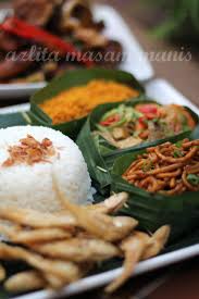 Kebiasannya makanan ini di hidangkan pada majlis kenduri kendara. Resepi Nasi Ambeng Simple