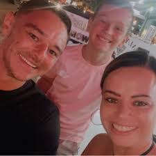 Lee Hearnden's Instagram, Twitter & Facebook