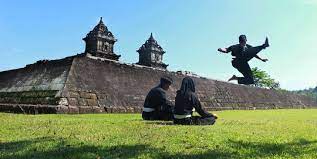 13 Warisan Budaya Indonesia Yang Diakui Unesco Dari Silat Sampai Lumpia Merdeka Com