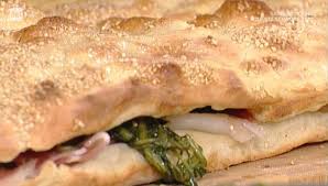 Questo valore indica la sua capacità di assorbire i liquidi grazie alla quantità di proteine contenute. Prova Del Cuoco Pizza Ripiena Di Cicorie E Crudo Ricetta Bonci Cucina In Tv