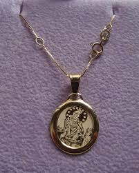 La storia inizia a marzo a napoli quando la figlia del commendatore agrelli, fortunatina, ebbe l'apparizione della madonna. Collana Veneziana Con Madonna Di Pompei In Oro Giallo 18 Kt 750 6120 Gioiellivarlotta Com