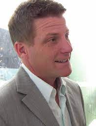 Douglas peter savant known better as doug savant is an actor of american nationality who has been known for his role of tom scavo in the abc series desperate housewives as well as for appearing as matt fielding in melrose place. Doug Savant Wikipedia