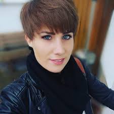 WHAT COLOUR IS BETTER 🤔🤔🤔 Která barva sluší slečně více?  https://instagram.com/steffi_theermann