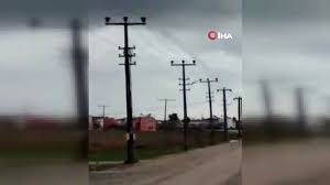 Önceki akşam saatlerinde ayvalık'ı saran hortum, sadece 2 saat içinde bölgeyi talan etti. Ayvalik Ta Hortum Ani Kamerada Dailymotion Video