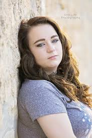 Who does senior pictures in Kiowa now?