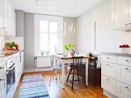 Menata interior rumah sederhana tapi elegan terkadang bukan hal yang mudah, terutama jika kamu hanya punya dana terbatas. 9 Tips Menata Rumah Kecil Supaya Selalu Rapi