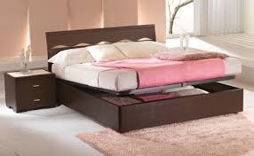 Elegante letto realizzato in ferro battuto da bontempi casa con testata e pediera dalle linee curve,sinuose e avvolgenti. I Letti Da 50 A 500 Euro Casa Design