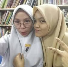 Tutorial hijab foto cewek2 cantik lucu berhijab anak remaja sma jual hijab instan dan baju muslim online faradisafashion com. Foto Anak Perempuan Cantik Usia 15 Tahun Siapa Dia Sungguh Manis Sekali Liat Aja