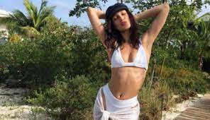 Mädchen, junge frauen, aber auch stars prahlen mit hervorstehenden rippenknochen. Ribcage Bragging Shemazing