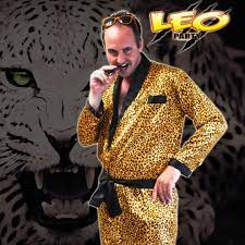 Ambiance cosy avant de passer une agréable nuit. Deguisement Bling Bling Peignoir Leopard A 25 95