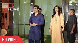 Yes (occasionally) he is the second son of famous screenwriter Arbaaz Khan With Girlfriend At Sister Arpita S House To Celebrate Eid Youtube