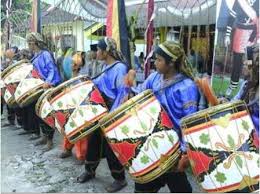 Terdapat 2 arti kata 'tambur' di kamus besar bahasa indonesia (kbbi) yang masuk ke dalam kelas kata nomina (kata benda). 9 Alat Musik Tradisional Padang Lengkap