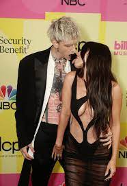 Megan fox opens up about the 'weird pressure'. 6d Gz8n9lyfm