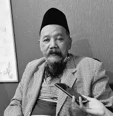 Lahir di surabaya, 21 agustus 1959, adalah seorang penulis, sejarawan, dan drs. Jq9hfaa Nib9am