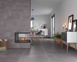 Wohnzimmerfliesen sind einerseits sehr robust und trotzen stößen, kratzern und anderen äußeren. Kaminwohnen Mit Xxl Fliesen Wohnen Fliesen Wohnzimmer Bodenfliesen