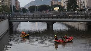 Check spelling or type a new query. Violento Nubifragio Si Abbatte Su Palermo Strade Trasformate In Fiumi Tgcom24